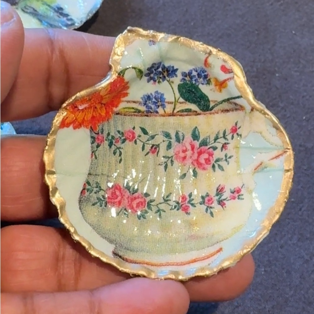 Fridge Magnet -Hand made decoupaged Shells -bundle of 5 magnets